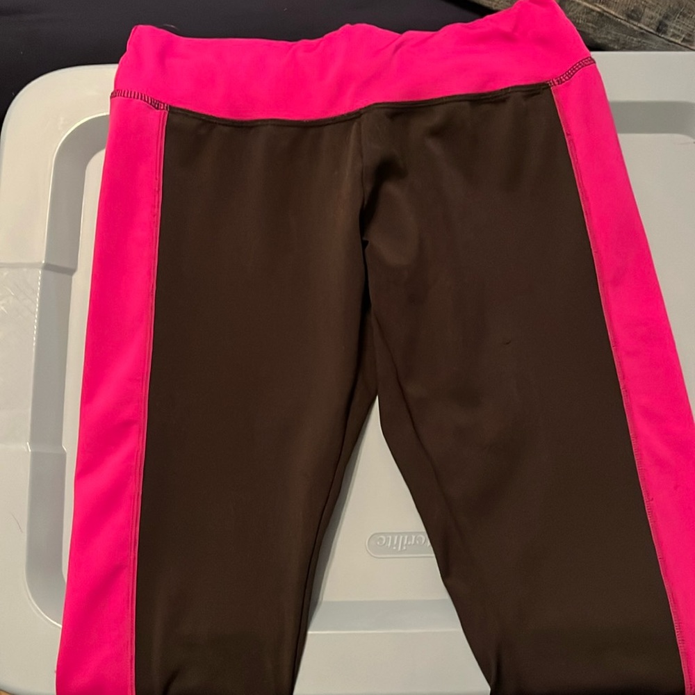 Size medium leggings. Pink and black